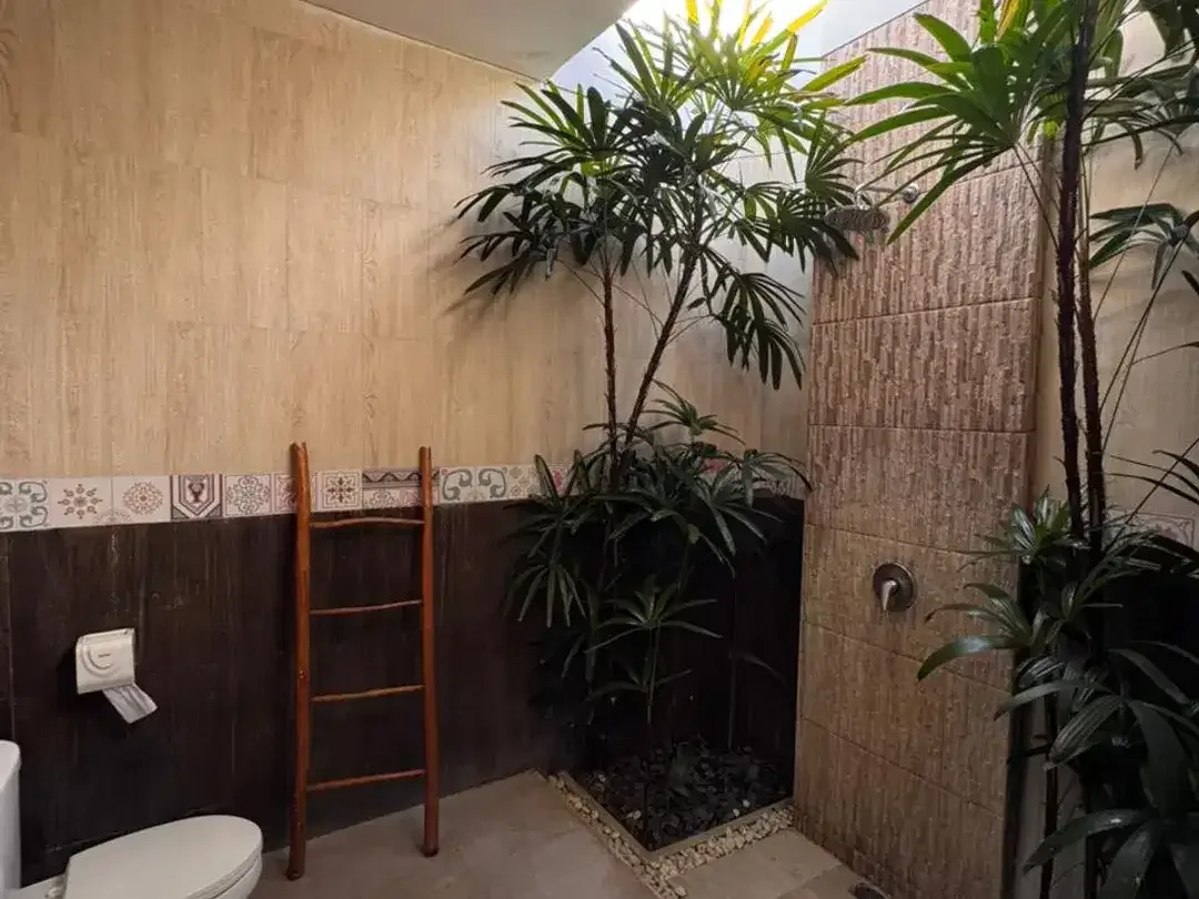 2 CONNECTING VILLAS Kerobokan – Seminyak Area - Image 7 of 10