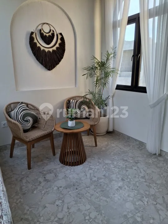 Investasi Cerdas di Villa Mewah Baru - Lingkungan Elite, Harga Istimewa - Image 3 of 4