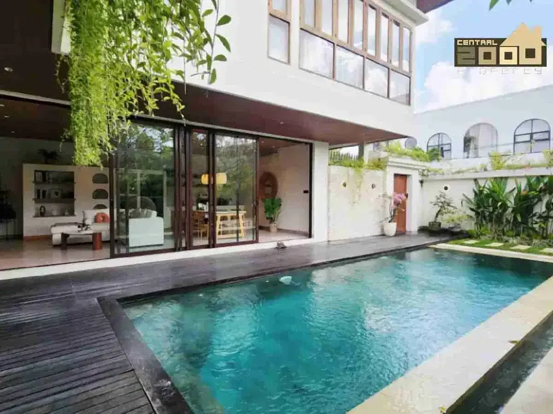 Luxury Freehold Villa with Large Pool & Garden – Umalas Area - Image 2 of 10