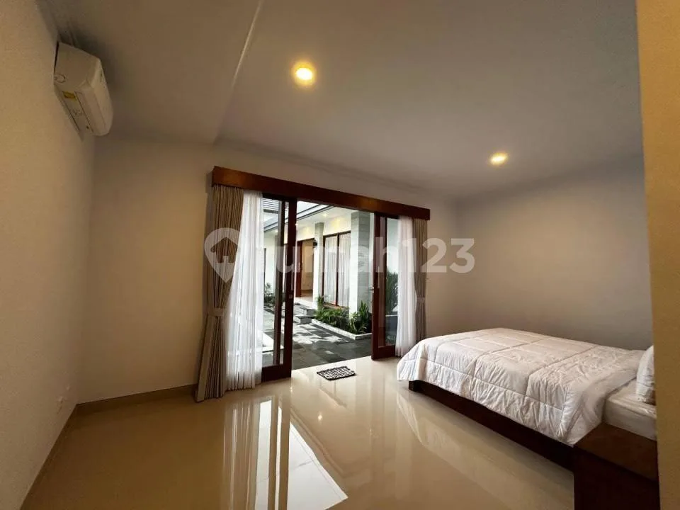Villa Lokasi Strategis dengan Rooftop View Jungle di Padonan - Image 2 of 4