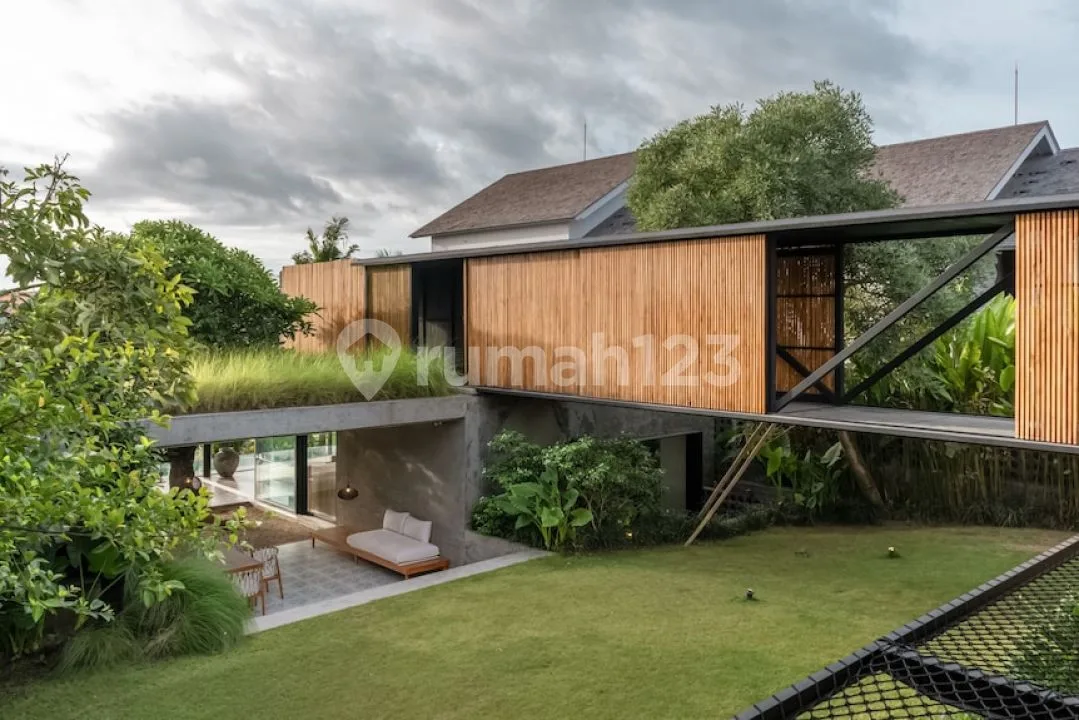 Luxury Villa Kayu Tulang Canggu - 5 Bedrooms Ricefield View - Image 1 of 4