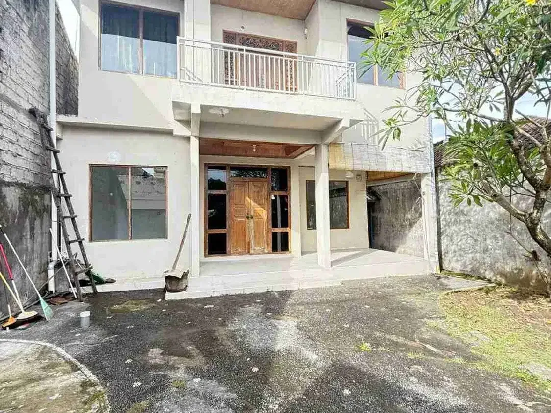 Rumah Modern Klasik 2 Lantai Dekat Seminyak Kerobokan - Image 1 of 10