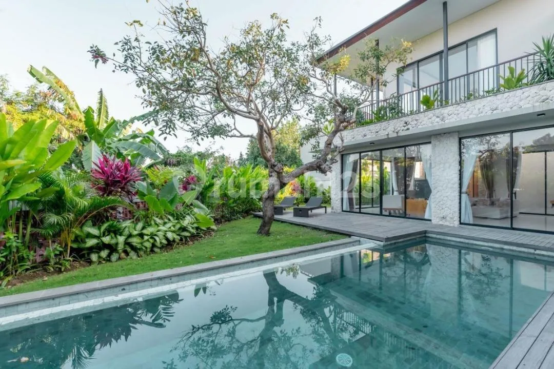 Hak Milik Villa Mewah 4 Kamar Tidur di Canggu - Image 3 of 4