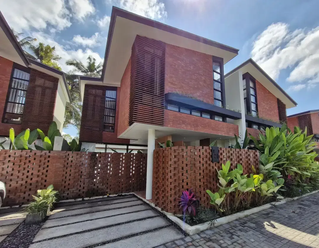 JUAL VILLA MEWAH UBUD SIAP HUNI FULLY FURNISHED - Image 1 of 10