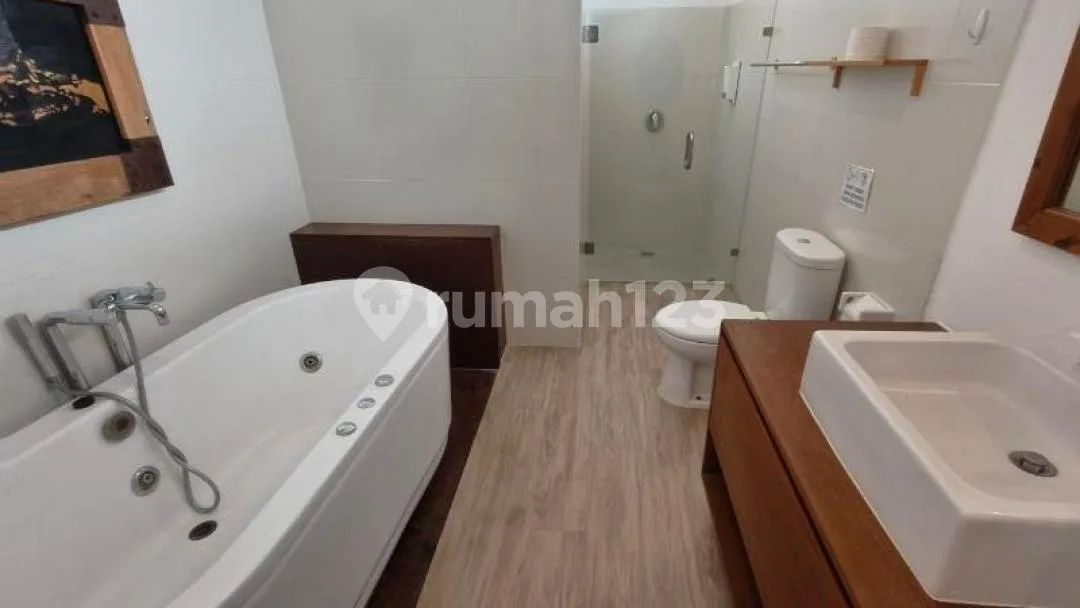 Villa Cantik di Petitenget Dekat Pantai Batu Belig Badung - Image 4 of 4