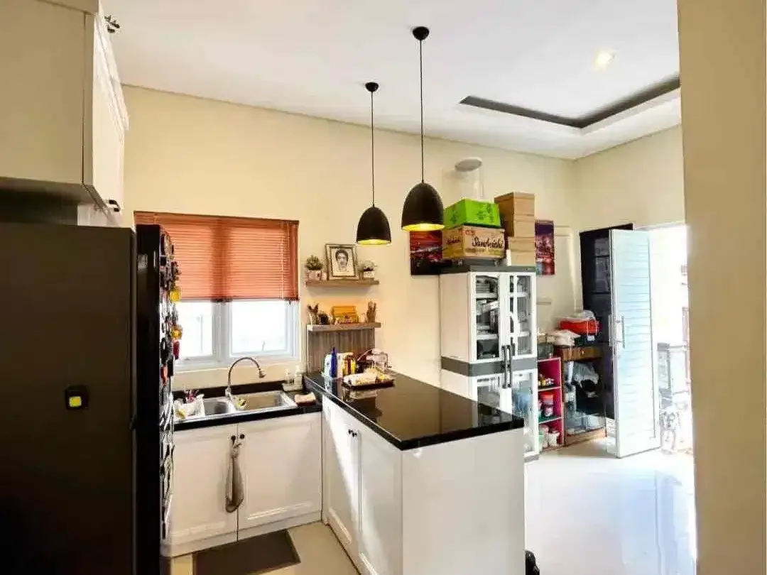 DIJUAL Rumah pribadi, SHM 
IMB 
*cocok utk hunian / investasi

Lokasi strategis, dalam perumahan.
Bebas Banjir. - Image 4 of 5