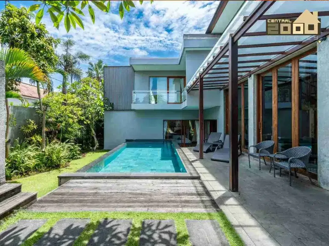 Luxury Industrial-Style Villa in Tegal Cupek, Umalas - Image 2 of 10