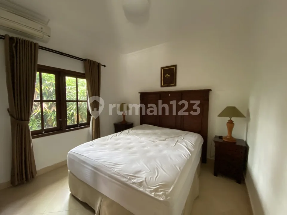Villa 4 Bedroom Style Tropical Nyaman Furnished Siap Huni Dalam Kompleks Villa - Image 3 of 4