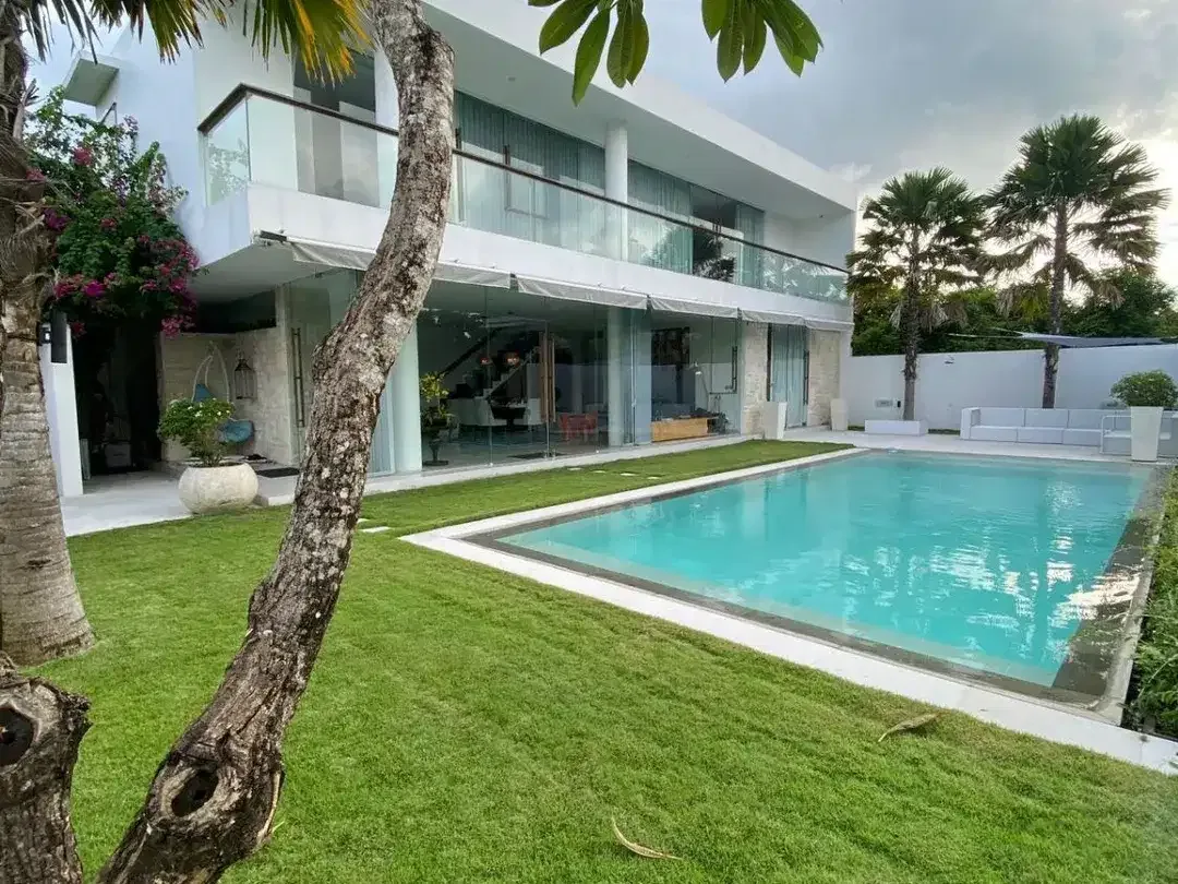 EXCLUSIVE VILLA FOR SALE - Image 9 of 10