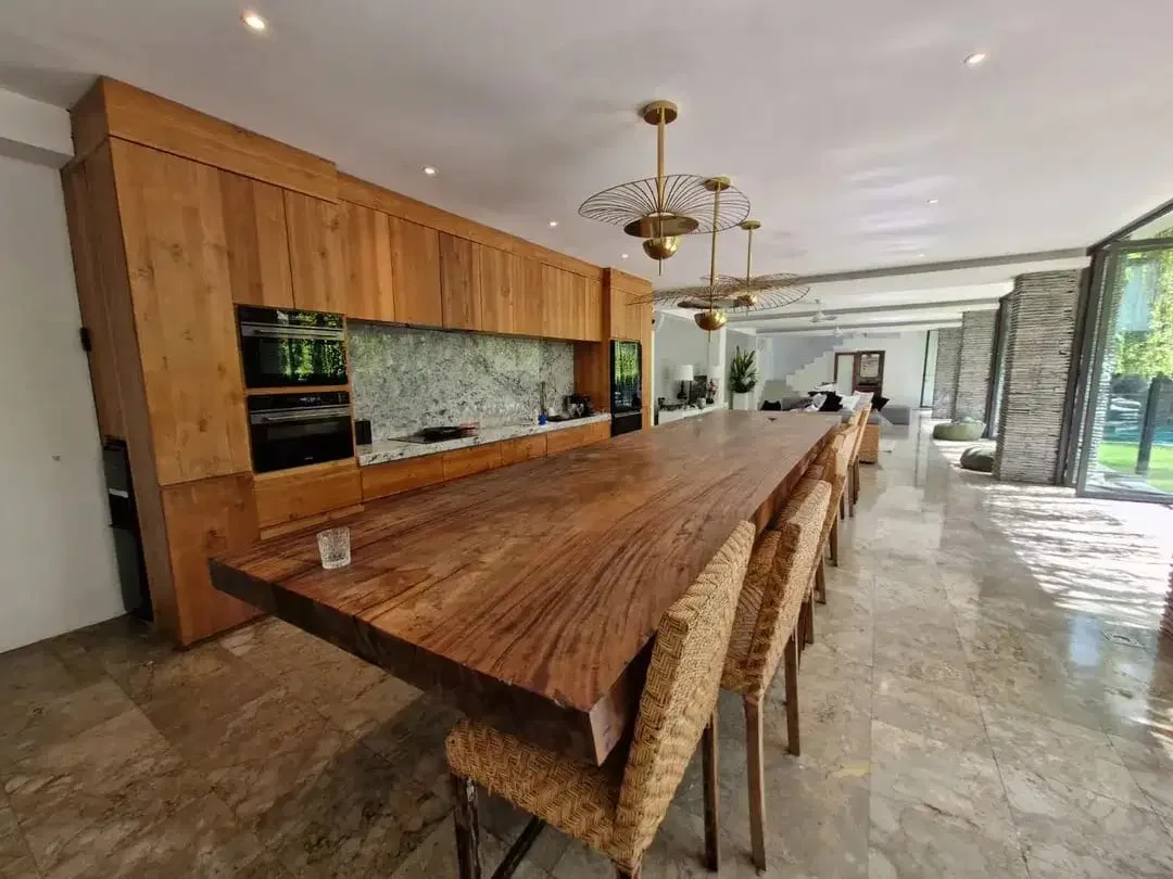 VILLA MEWAH DI PUSAT SEMINYAK FULL FURNISHED - Image 6 of 10