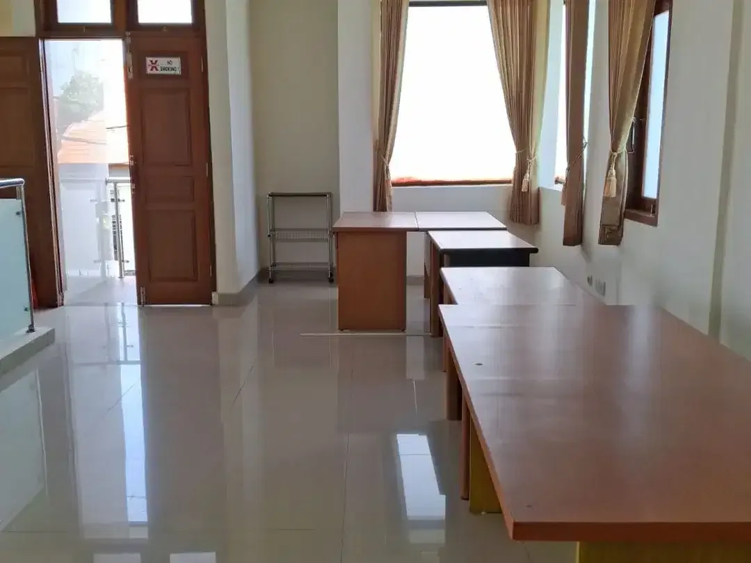 Dijual Rumah + Kantor Fully Furnish  2 Lantai di Jl.Suli, Denpasar Utara - Image 7 of 10
