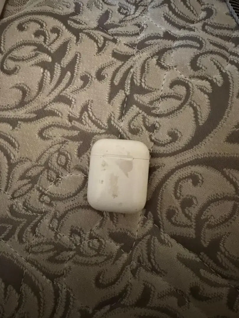 Apple airpods gen 2 original A2031 - Image 3 of 3