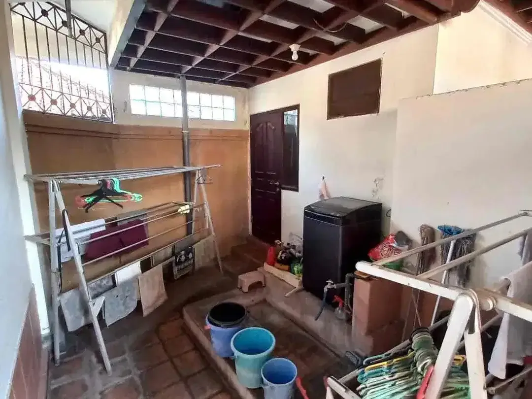RUMAH LUAS DI TENGAH KOTA DENPASAR AREA BADAK AGUNG - RENON - Image 8 of 10