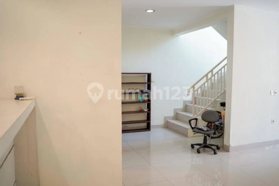 Rumah 2 Lantai di Jl. Padang Salak - Sanur, Denpasar Selatan, Bali - Image 3 of 4
