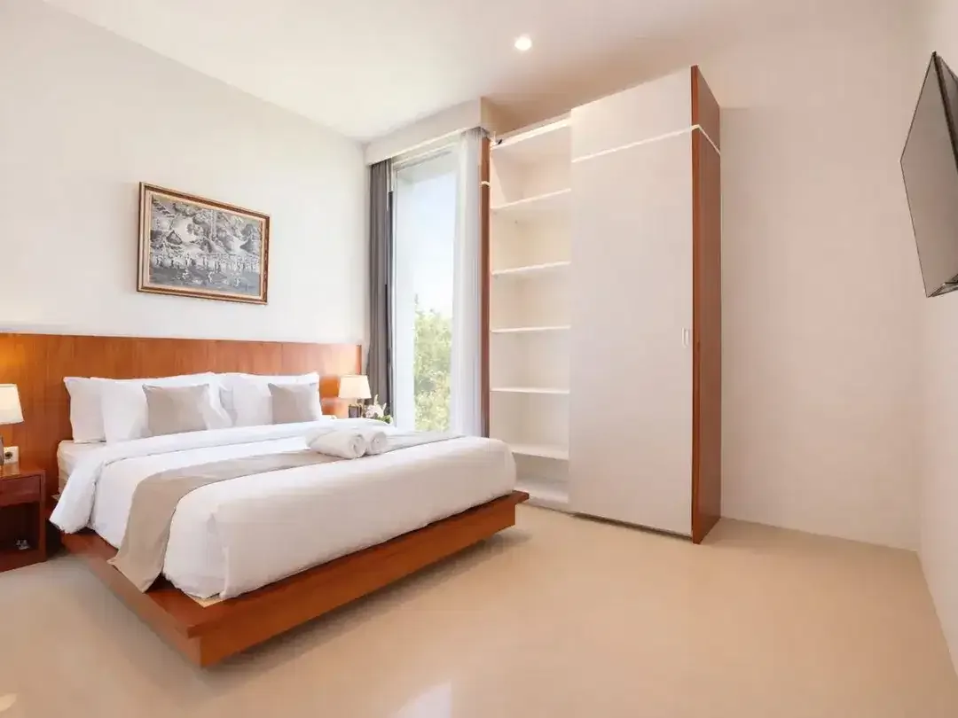 Villa Love Story - Image 3 of 9