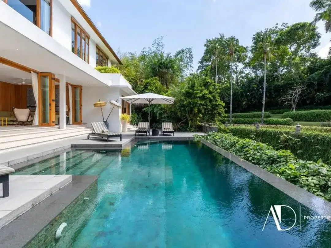 FREEHOLD | CONTEMPORARY TROPICAL ESTATE IN PERERENAN - Image 1 of 10