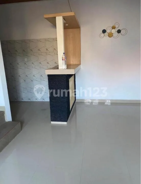 Dikontrakan Rumah 2 Lantai 2 Kamar Tidur Area Serangan - Image 3 of 4