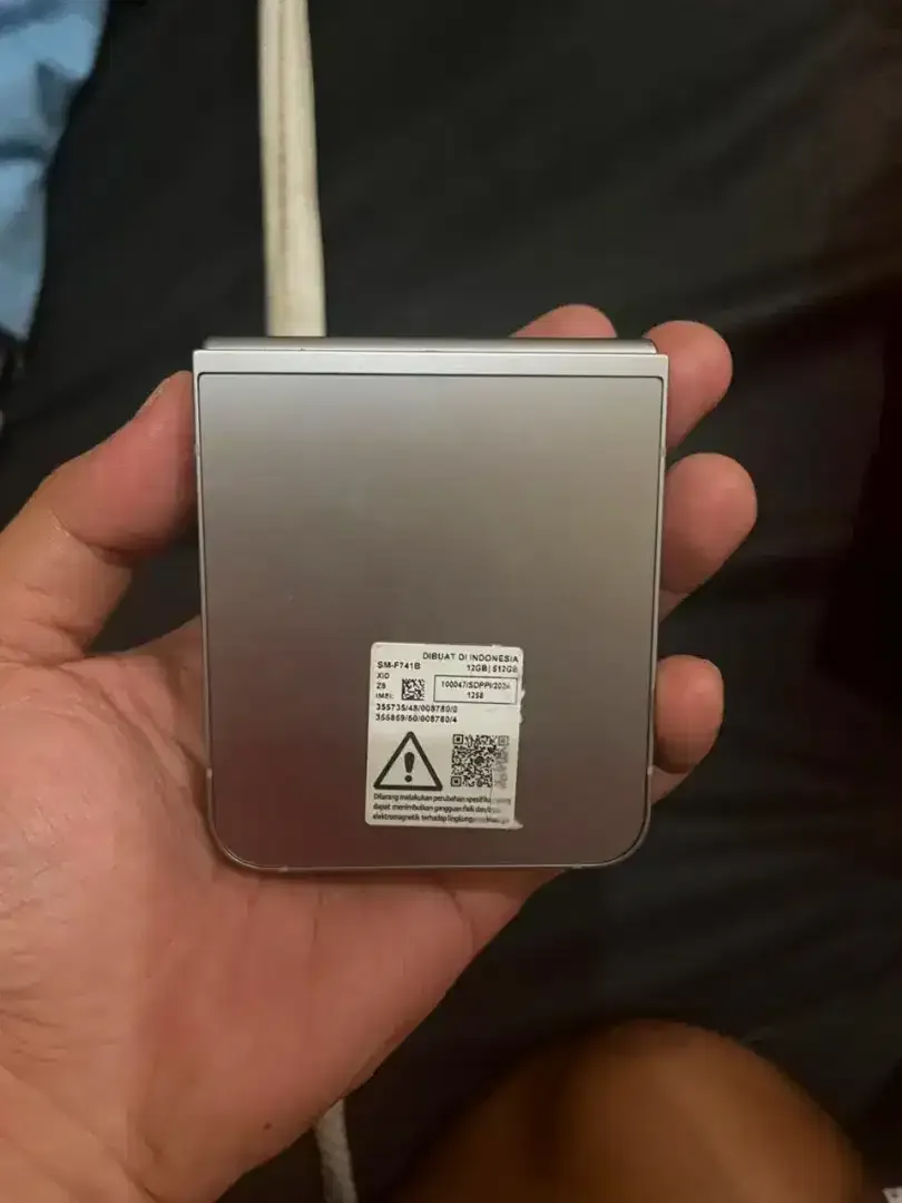 Dijual cepat samsung Z flip 6 12/512gb - Image 6 of 6