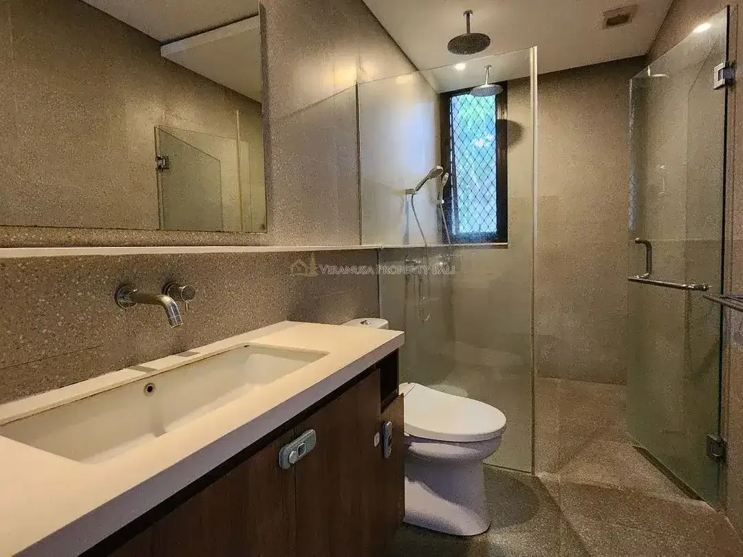 Villa Modern 4 Kamar Tidur dengan Pemandangan Sawah – Freehold / Leasehold di Sanur, Bali - Image 5 of 10