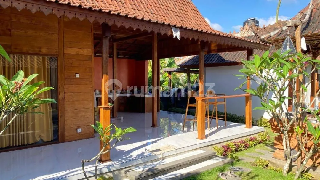 Villa Full Furnished Pool Jacuzzi Strategis di Renon - Image 2 of 4