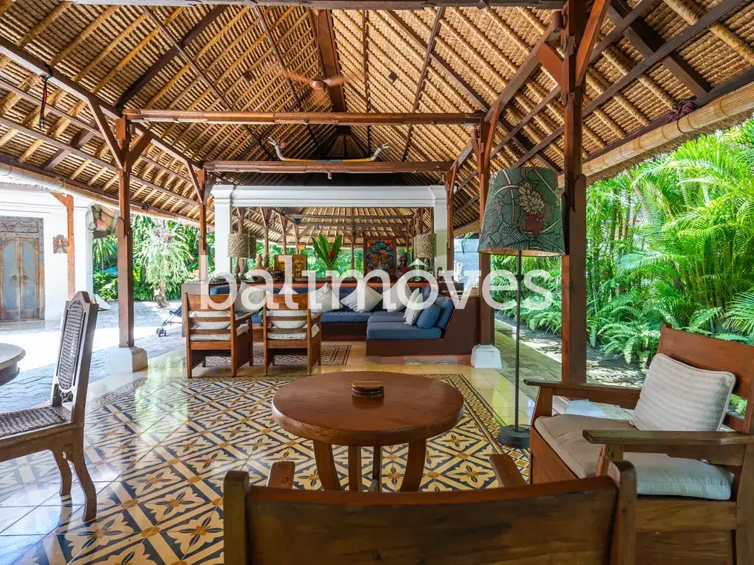 Cantik Villa Dua Kamar Tidur Di Tepi Pantai Sanur - Image 3 of 10