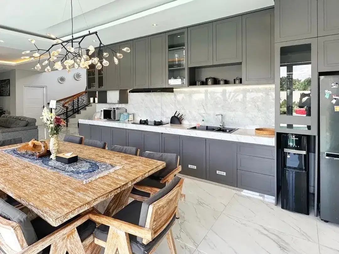 Leasehold - Luxury villa with breathtaking views of majestic mountains - Image 2 of 10
