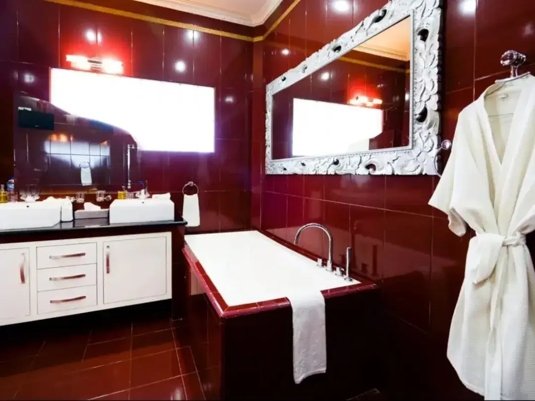 Dijual Villa Mewah 5 Kamar di Kutuh Kuta Selatan | Ada Gym & Kolam Renang - Image 8 of 10
