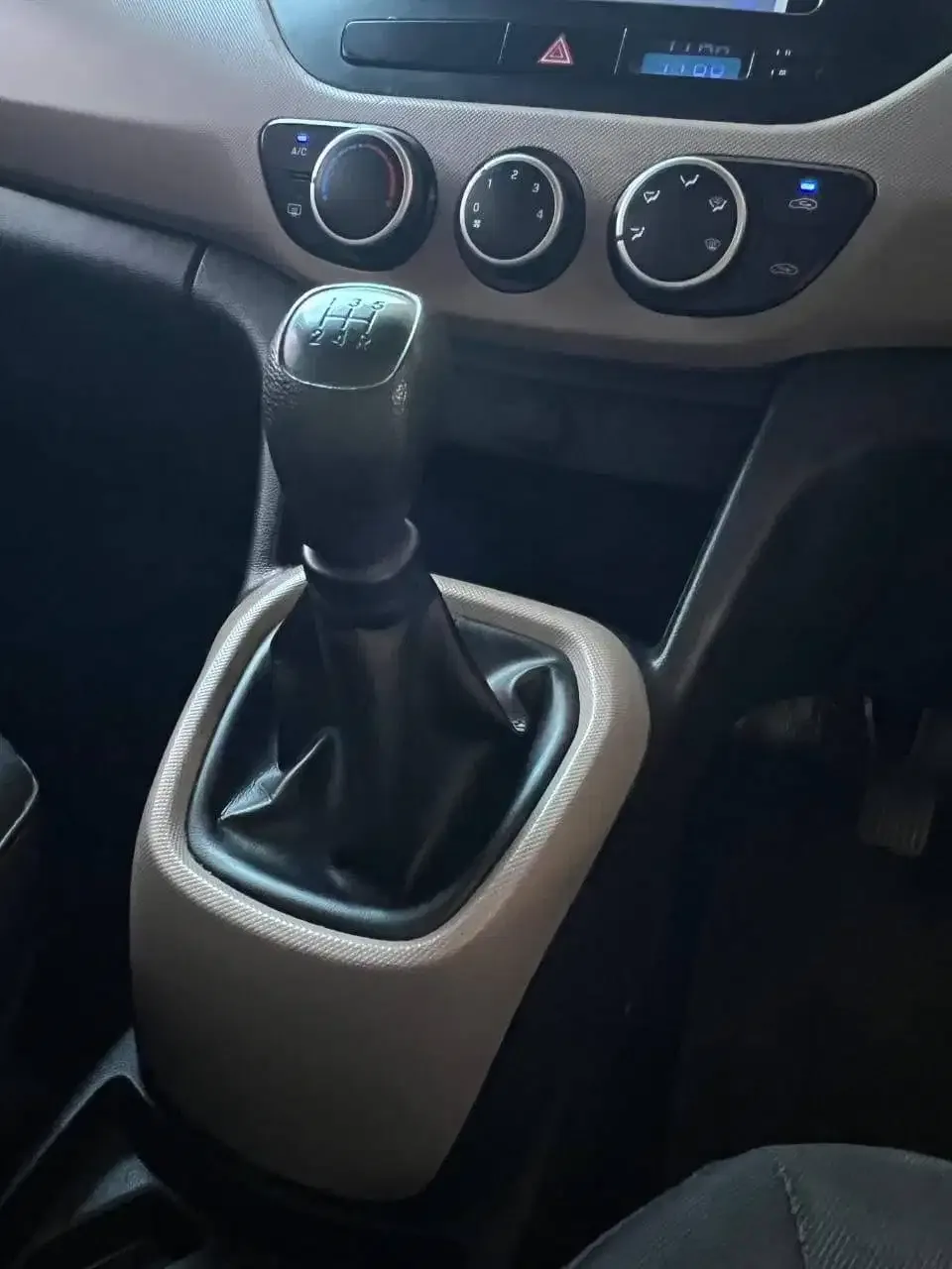 HYUNDAI GRAND I10 2014 PUTIH MT ASLI BALI - Image 8 of 9