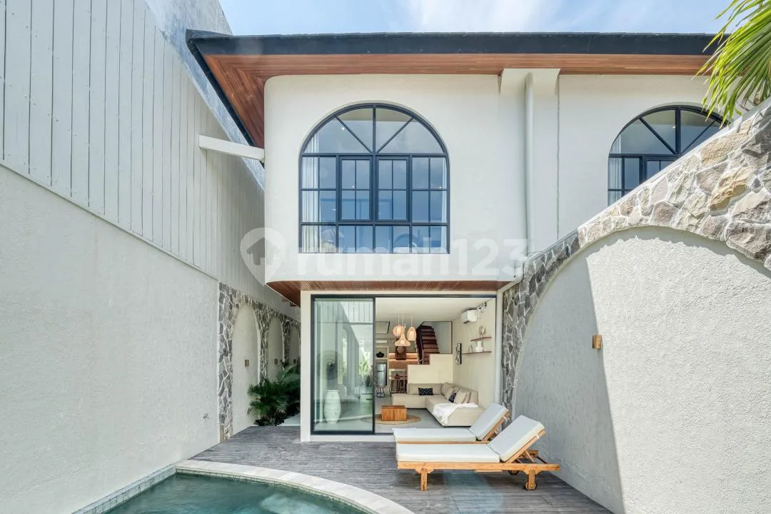 Disewakan Villa Tahunan/Bulanan 2 BR W Private Pool Area Strategis untuk Investasi/Tinggal - Image 2 of 4