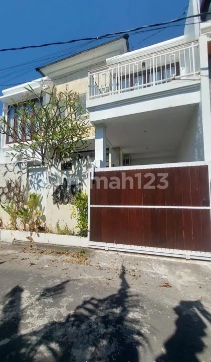 Rumah Modern Furnish & Siap Huni Lokasi Premium di Renon - Image 2 of 4