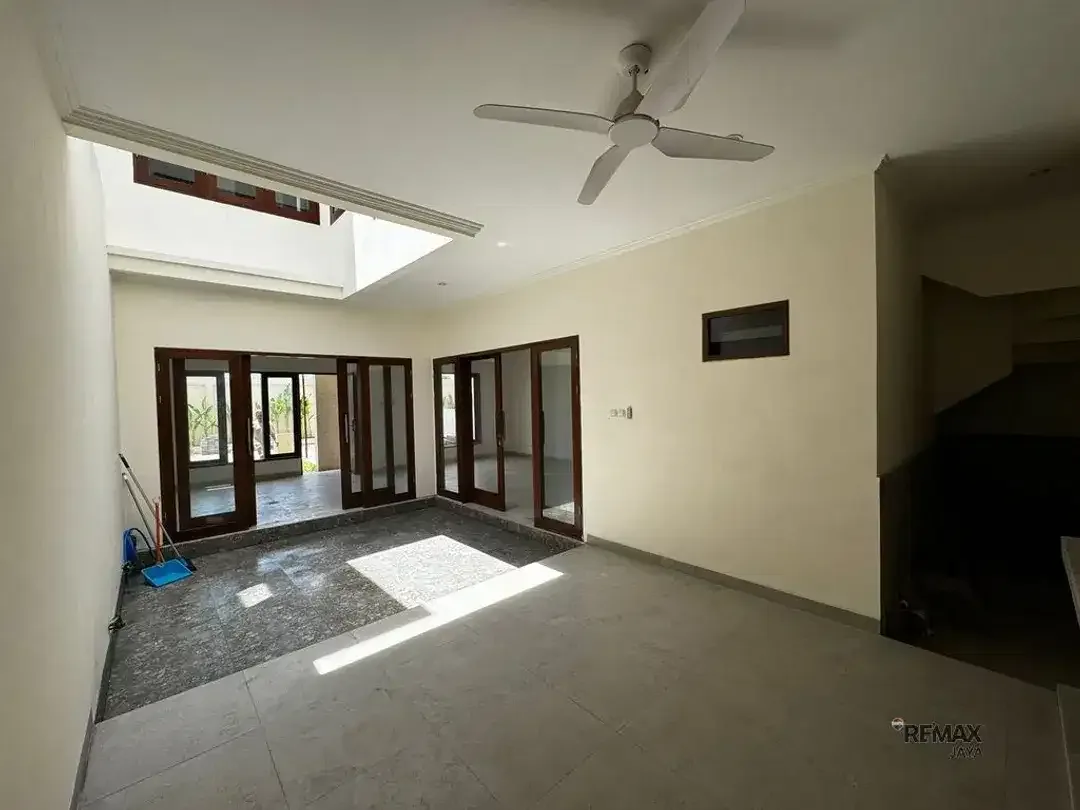 Rumah Cantik Full Furnished Disewakan di Beji Ayu, Seminyak Area - Image 1 of 7