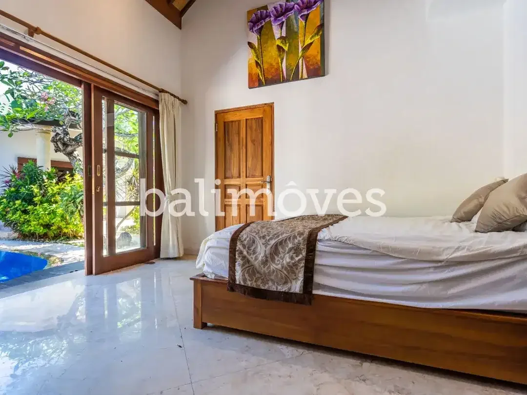 Empat Kamar Tidur Bergaya Modern Di Tepi Pantai Sanur - Image 9 of 10