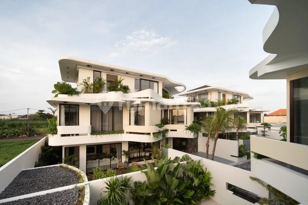 -Luxury Villa Dewi Sri Seminyak 3Br Luas 352M2 - Image 2 of 4