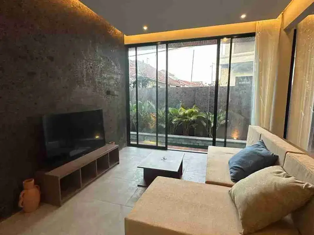 DIJUAL VILLA LANTAI I DIKEROBOKAN DEKAT CANGGU UMALAS Kuta utara - Image 2 of 10