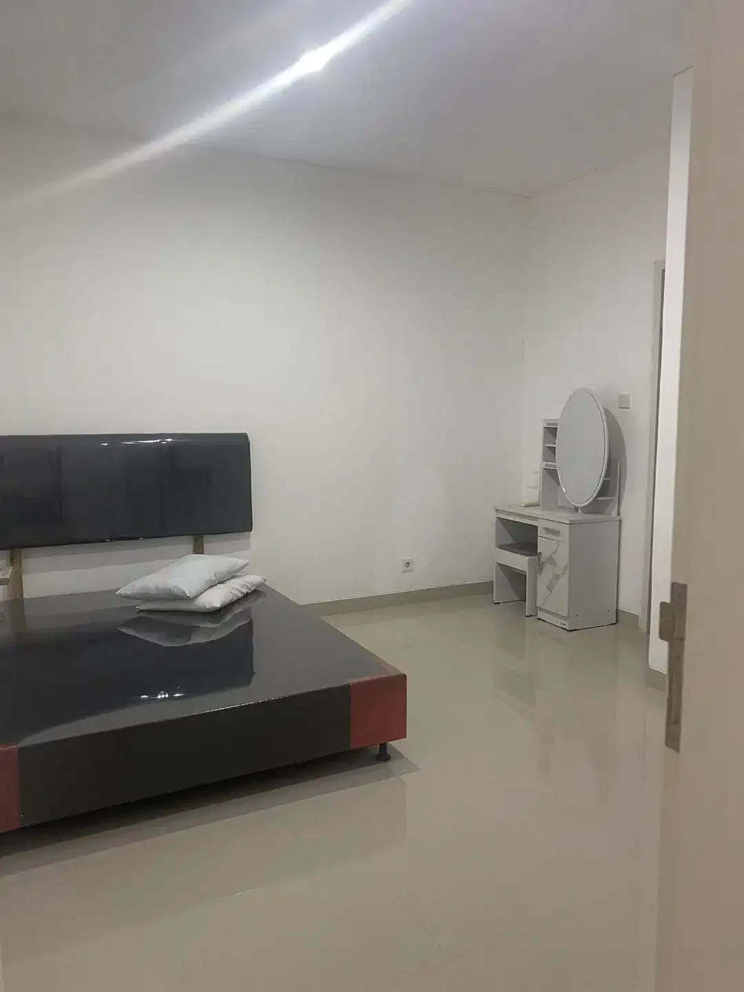 DI SEWAKAN RUMAH  BARU MINIMALIS FULL FURNISHED AREA DENPASAR - Image 3 of 10