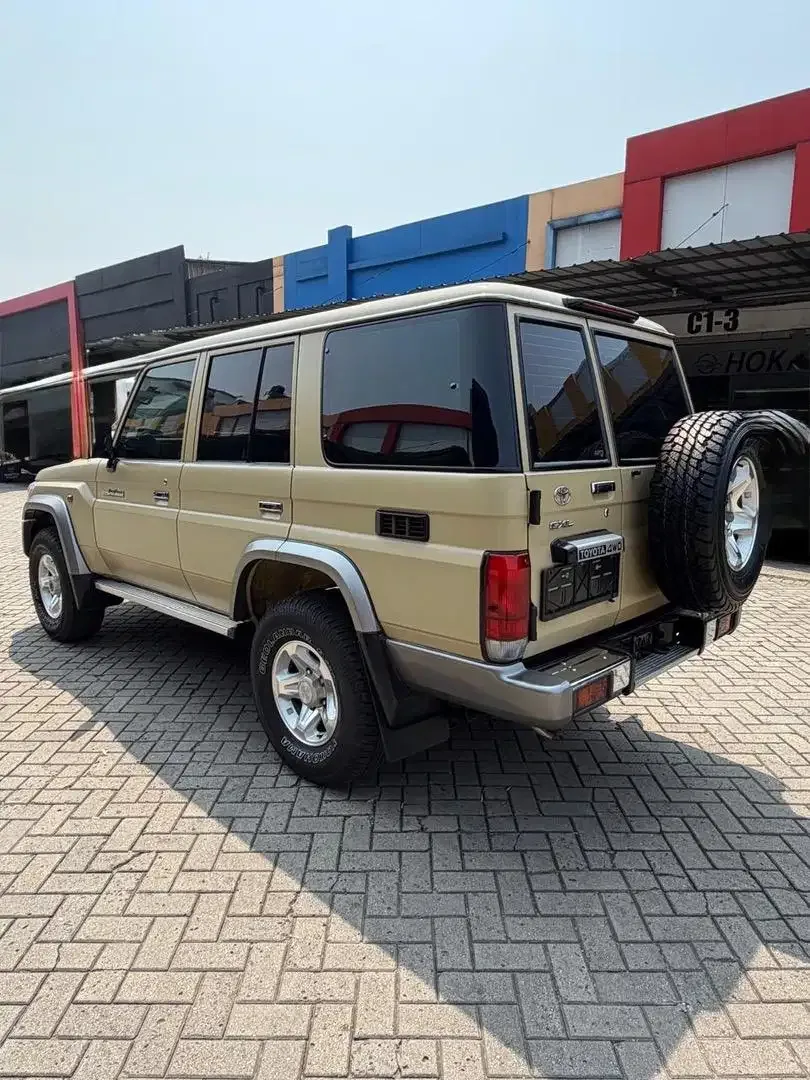 Land cruiser 70 Mt Diesel V8 2019 - Image 9 of 10