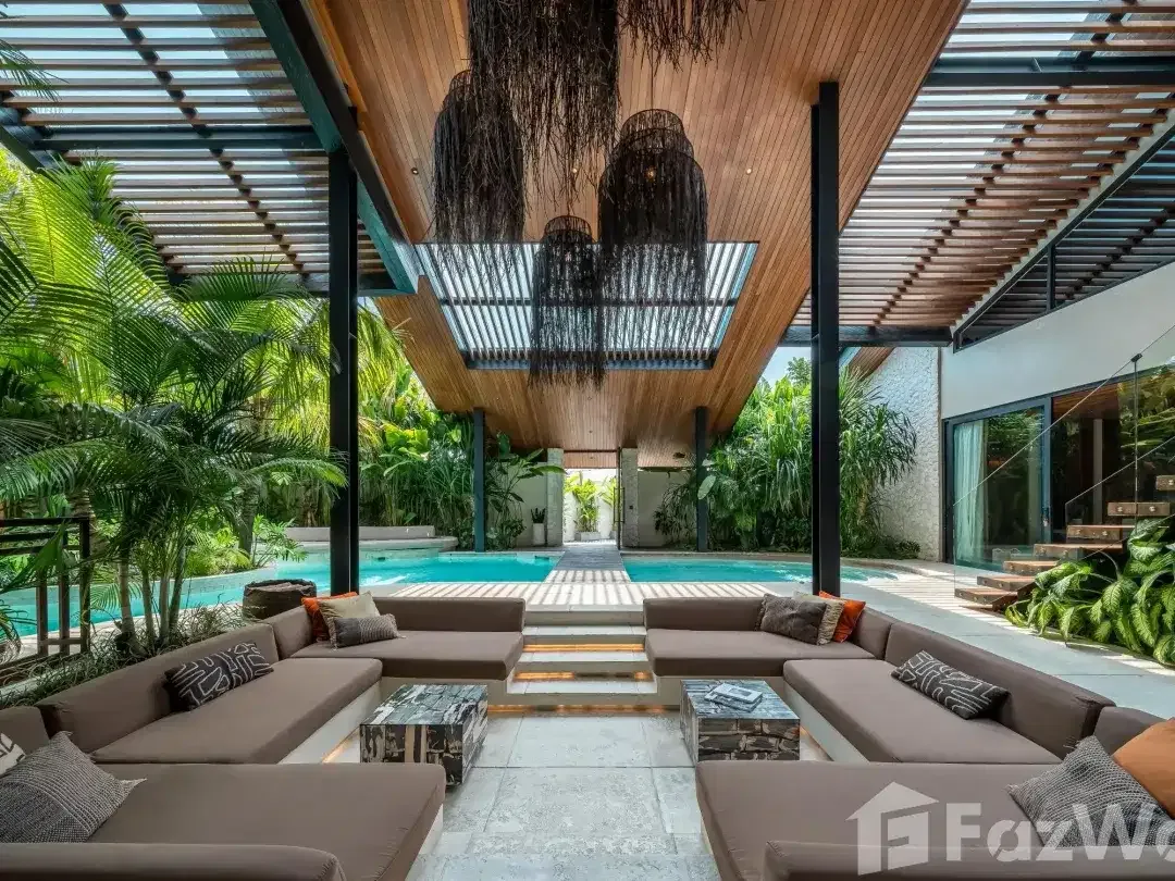 6 Bedroom Villa for sale in Kerobokan, Bali - Image 1 of 10