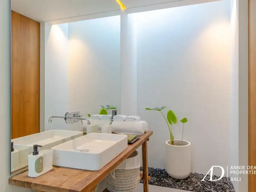 FREEHOLD | 2-BEDROOM MINIMALIST VILLA IN THE HEART OF CANGGU - Image 8 of 9