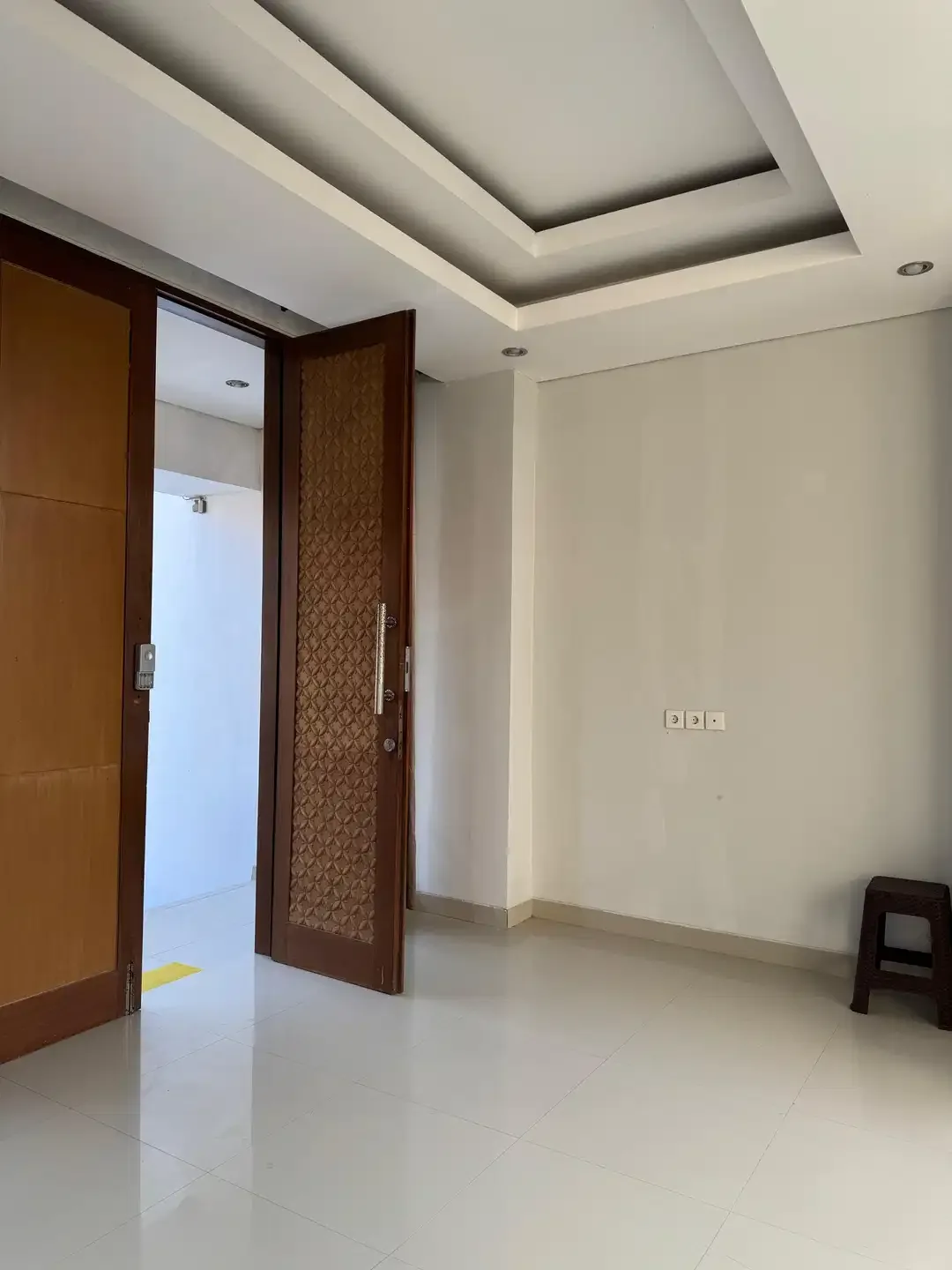 HARUS LAKU CEPAT RUMAH STRATEGIS FURNISHED with POOL NUSA DUA BADUNG BALI - Image 4 of 10