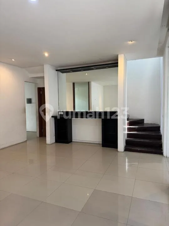 Rumah Eksklusif di Lingkungan Premiun Dekat Living World Mall - Image 1 of 4