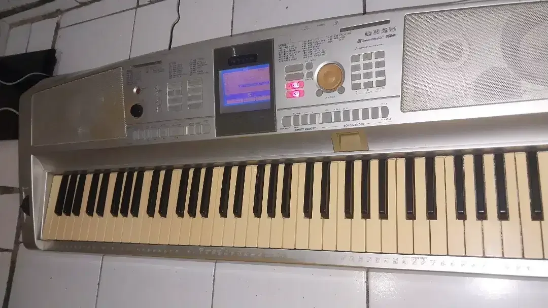 keyboard organ piano yamaha dgx 305 - Image 3 of 4