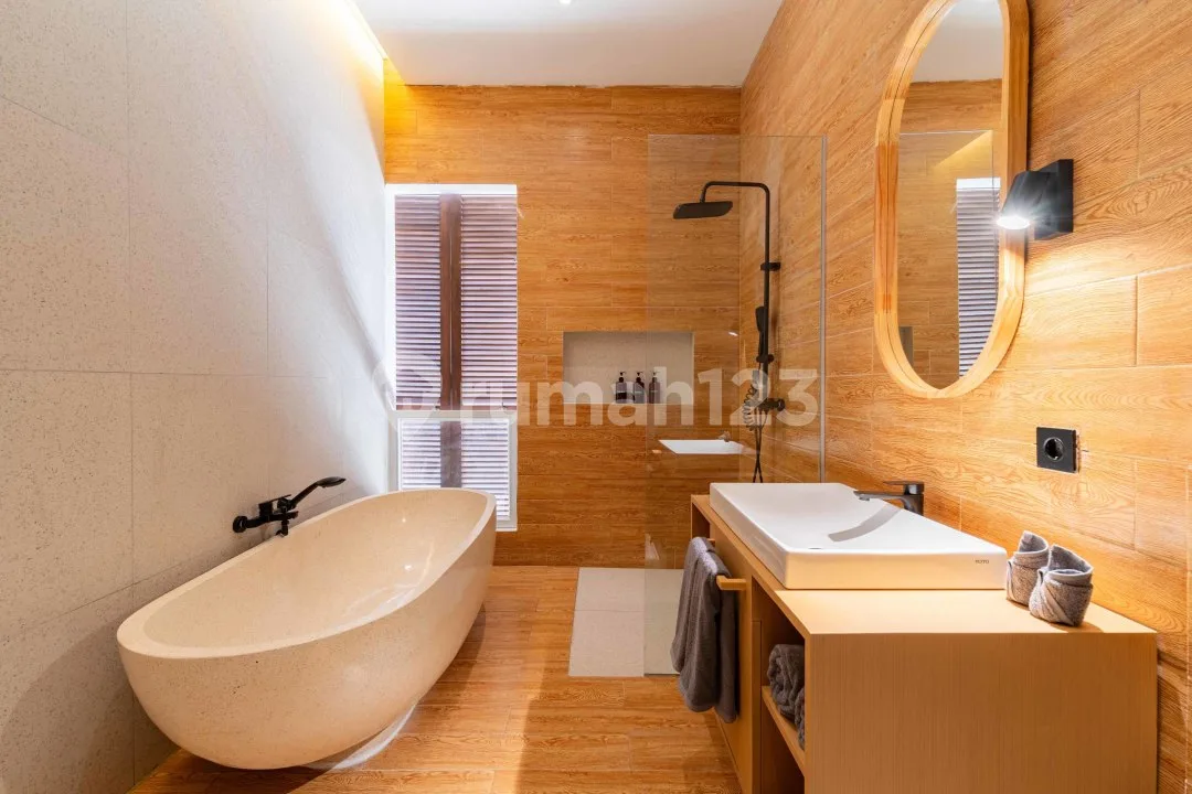 Luxury 3 Bedroom Villa Brand New Prime Location In Jimbaran - Image 4 of 4