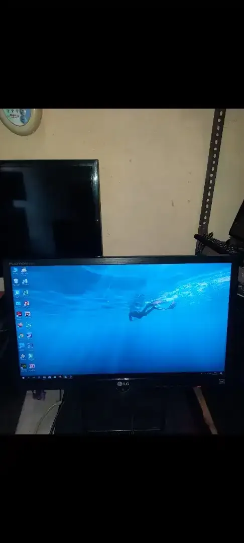 Monitor LG LED 19 inc Normal Garansi - Image 2 of 2