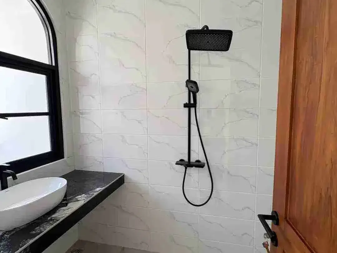DIJUAL RUMAH 2 LANTAI – SUPER STRATEGIS JANTUNG KOTA DENPASAR (GATSU TENGAH) 5 menit ke Mall Living World. - Image 7 of 10