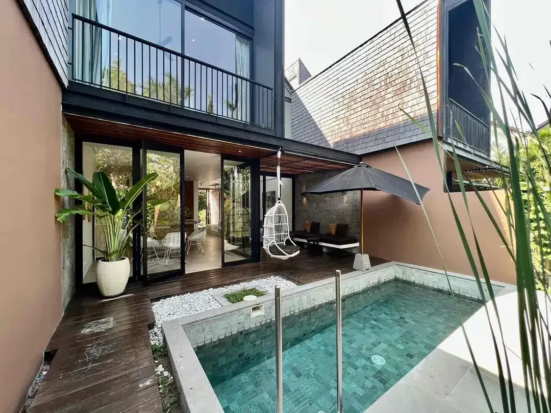 LUXURY 3 BEDROOMS STRATEGI AND PRIME LOCATION A HEAT OF BERAWA CANGGU - Image 1 of 10