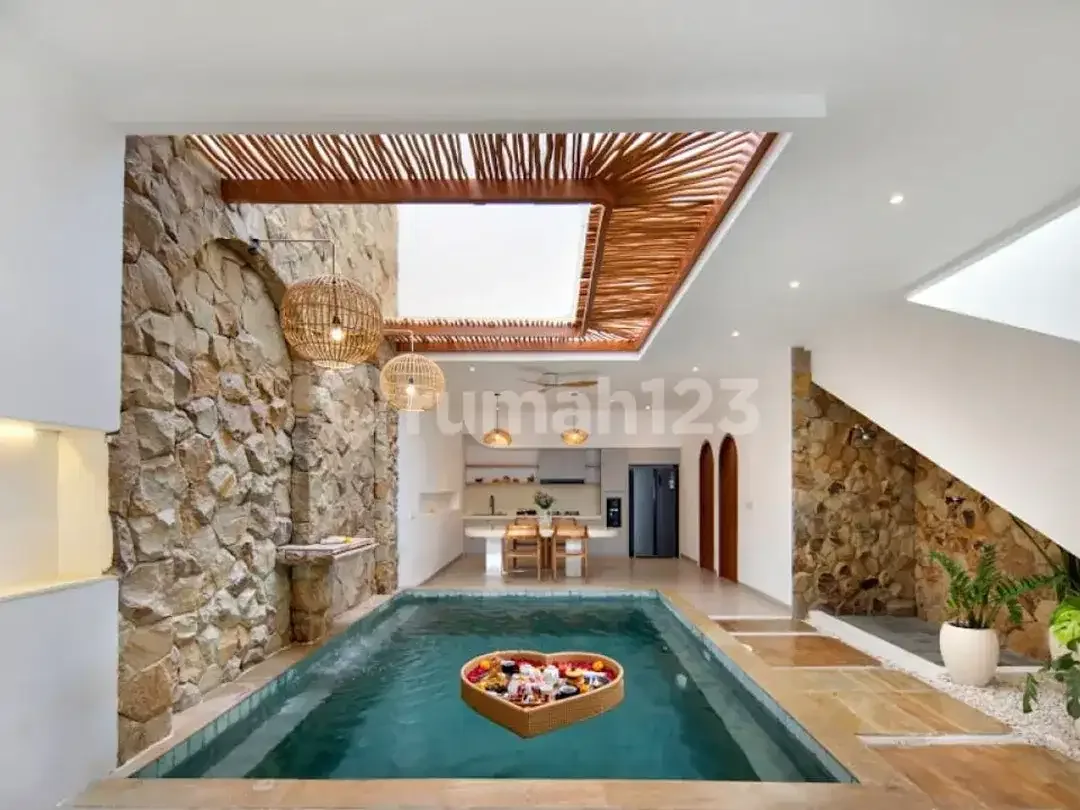 Luxury Mediteranian Villa For Sale In Canggu Only 5 Menit To Brawa Beach - Image 9 of 10