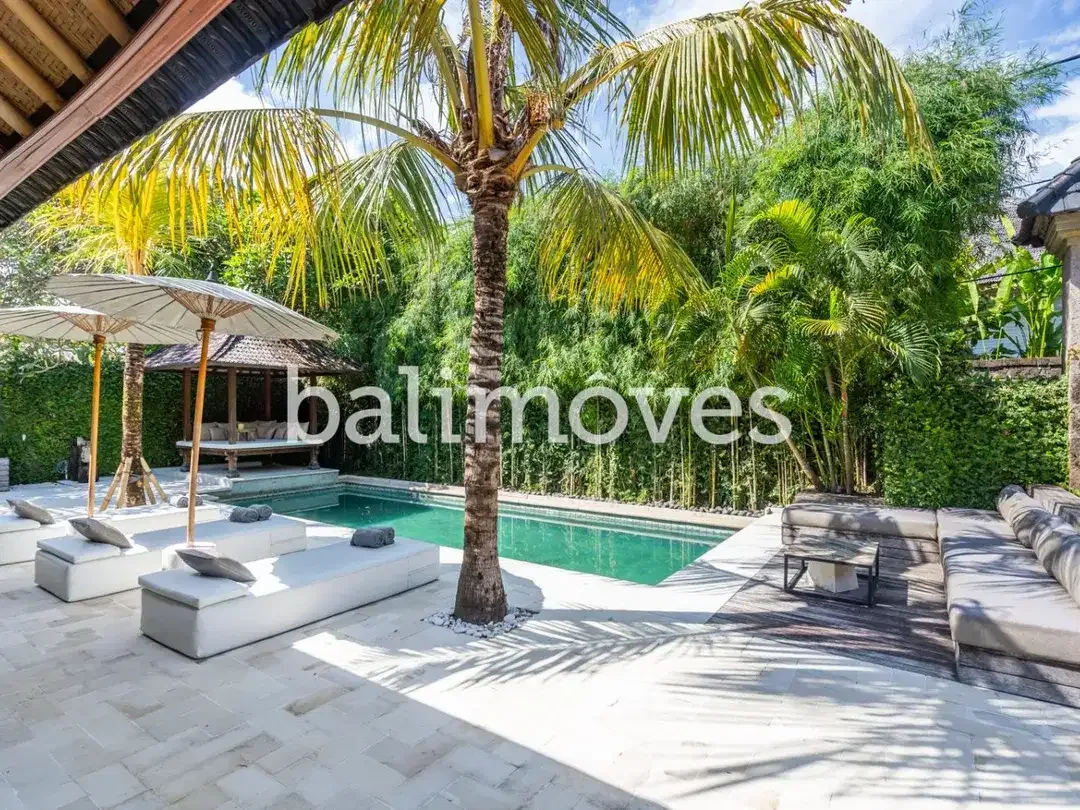 Villa Cantik dan Cerah Di Atas Tanah 500m2 Di Tepi Pantai Sanur - Image 3 of 10