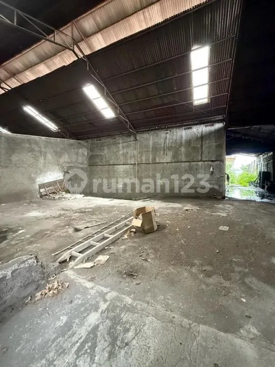 Ruko Dijual Ex Toko Bangunan di Jalan Raya Kerobokan - Image 3 of 4