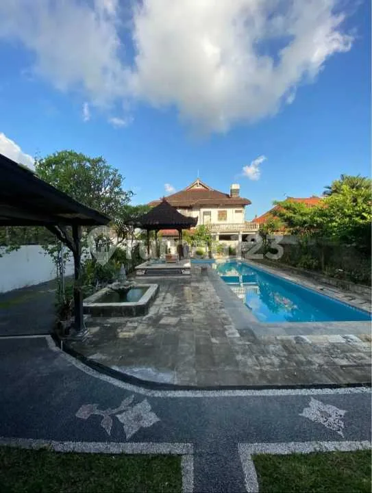 Villa tua Bangunan Kokoh di Kerobokan 8BR Luas 10 are - Image 3 of 4