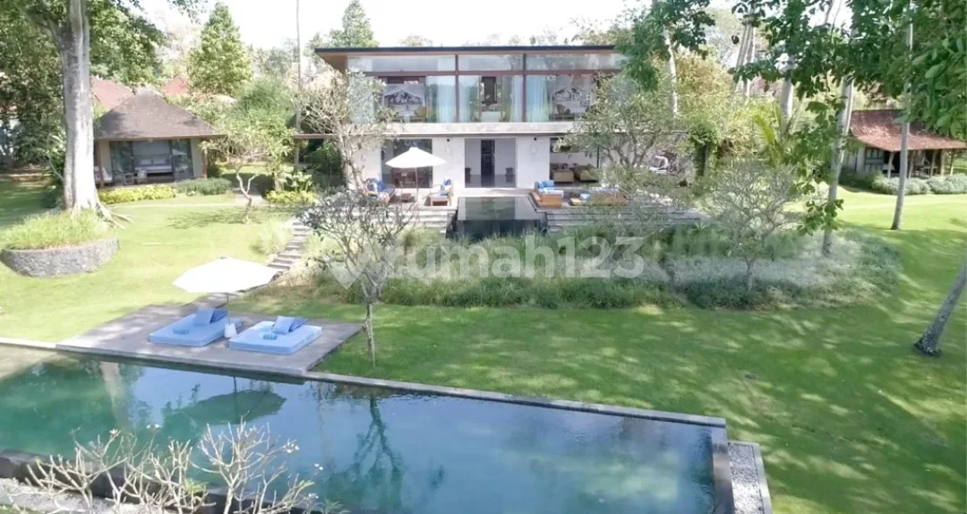 Private Villa, 5 Bedrooms For Yearly Rental,Cemagi - Image 1 of 4